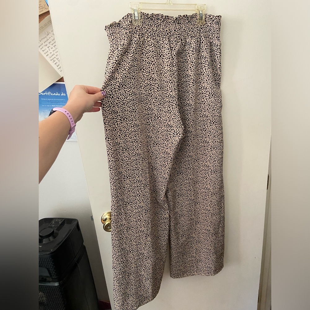 Stretchy pleated patterned pants - Great condition!